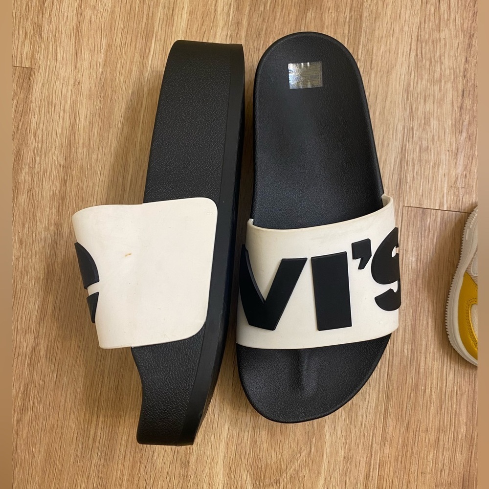 Levi's Black Textured Slide Sandals - Picture 2 of 5
